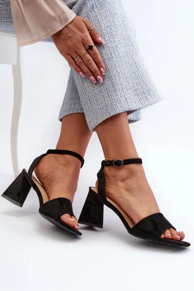 Sandały Damskie Na Obcasie Z Eko Zamszu Vinceza 17328 Czarne