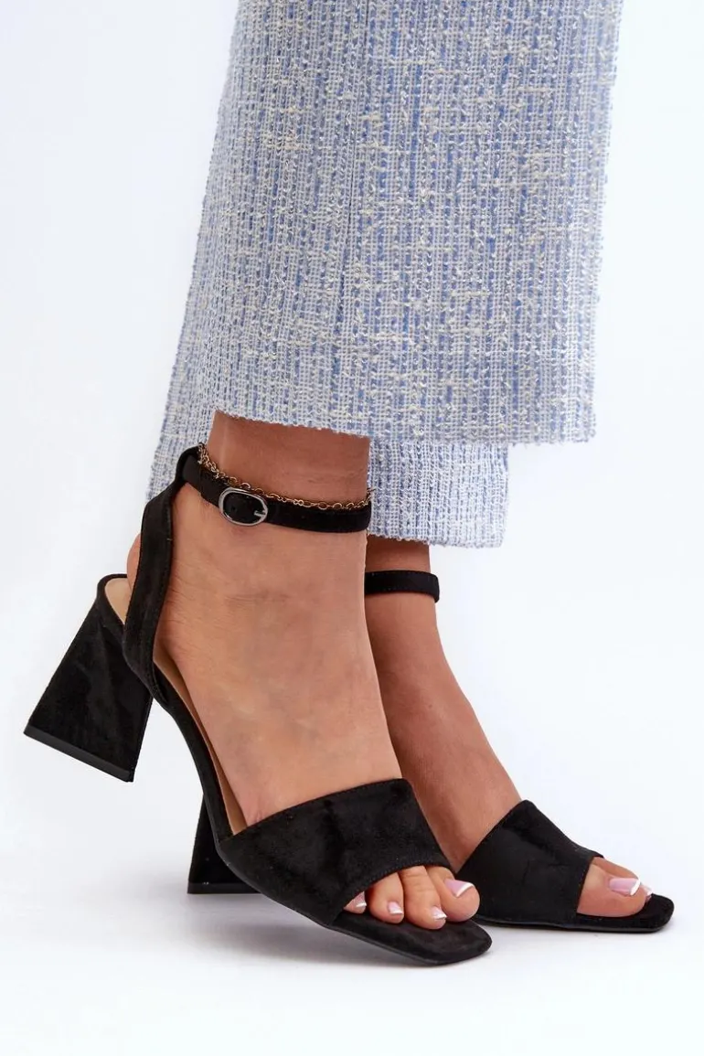 Sandały Damskie Na Obcasie Z Eko Zamszu Vinceza 17328 Czarne