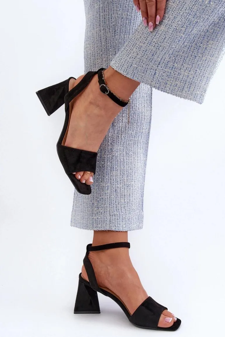 Sandały Damskie Na Obcasie Z Eko Zamszu Vinceza 17328 Czarne