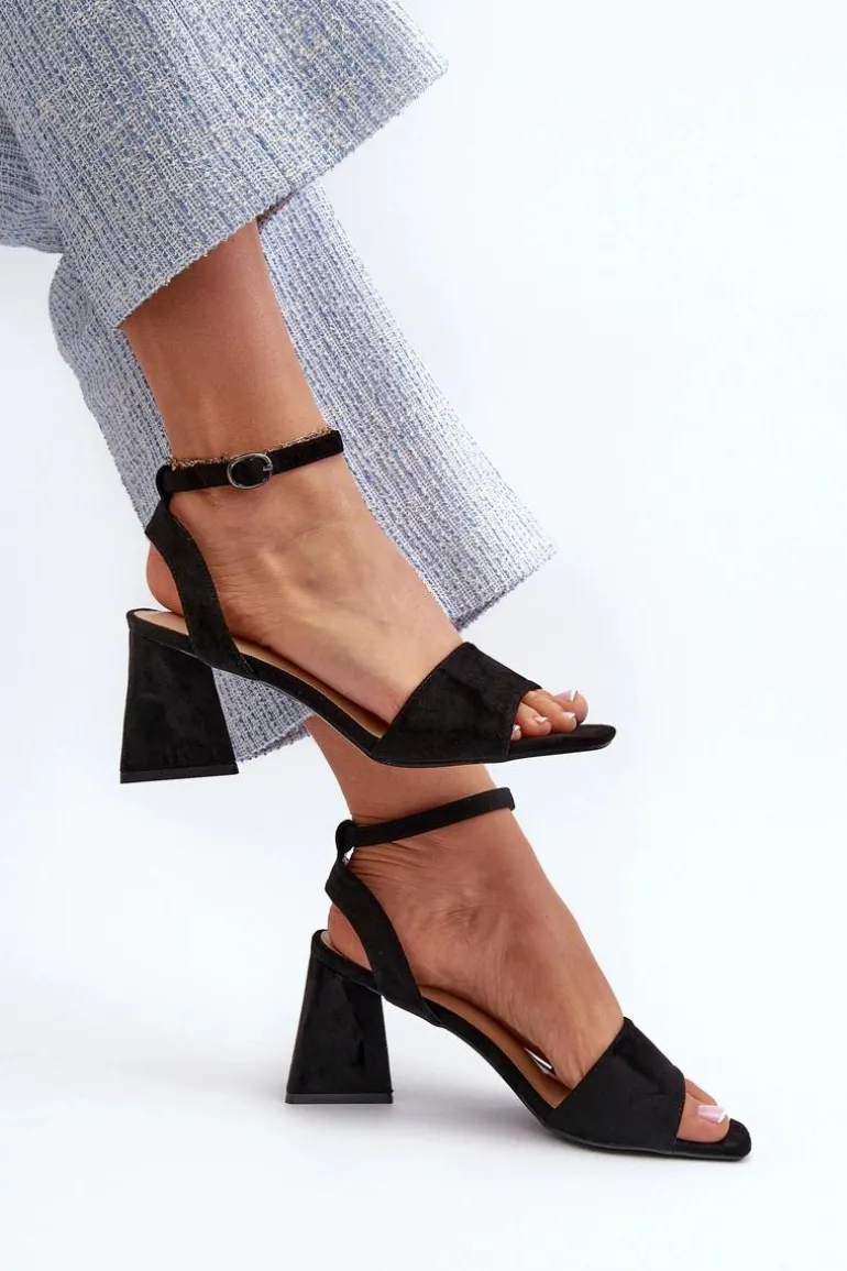 Sandały Damskie Na Obcasie Z Eko Zamszu Vinceza 17328 Czarne