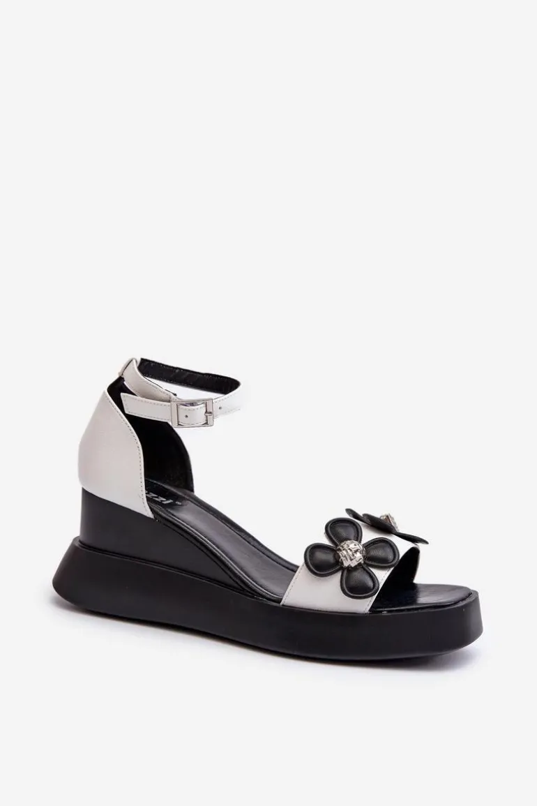 Sandały Damskie Na Platformie I Koturnie Z Kwiatami Białe Foviana