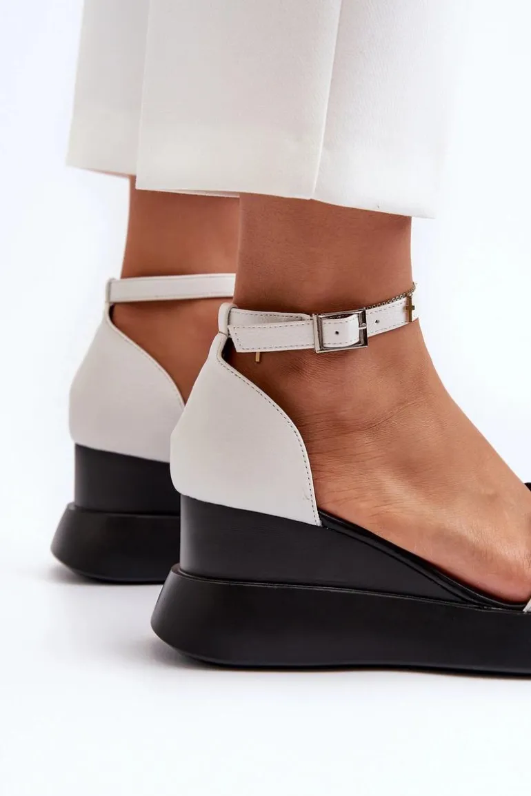 Sandały Damskie Na Platformie I Koturnie Z Kwiatami Białe Foviana