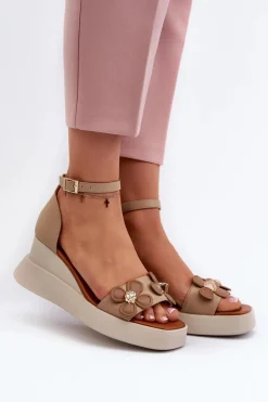 Sandały Damskie Na Platformie I Koturnie Z Kwiatami Beżowe Foviana