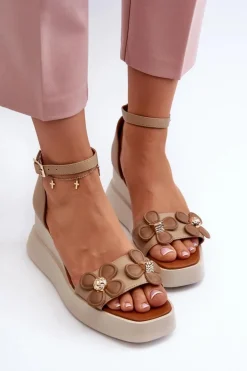 Sandały Damskie Na Platformie I Koturnie Z Kwiatami Beżowe Foviana