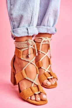 Sandały Damskie Na Słupku Wiązane Zamszowe Camel Amore