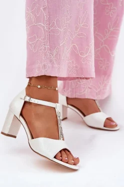 Sandały Damskie Na Słupku Z Ozdobnym Paskiem Eko Skóra Białe Triavera