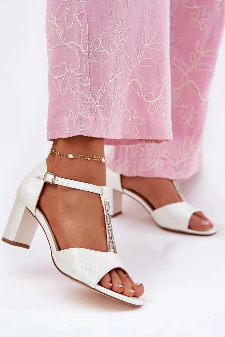 Sandały Damskie Na Słupku Z Ozdobnym Paskiem Eko Skóra Białe Triavera