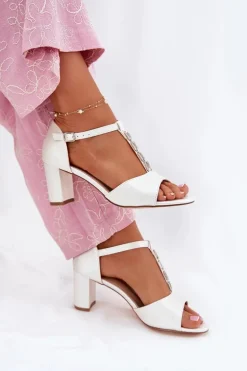 Sandały Damskie Na Słupku Z Ozdobnym Paskiem Eko Skóra Białe Triavera