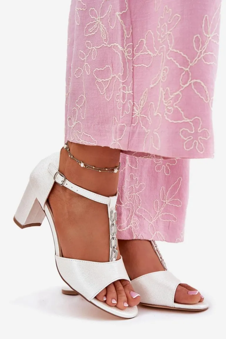 Sandały Damskie Na Słupku Z Ozdobnym Paskiem Eko Skóra Białe Triavera