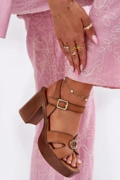 Sandały Damskie Na Słupku Ze Złotą Ozdobą Camel Nusorilis