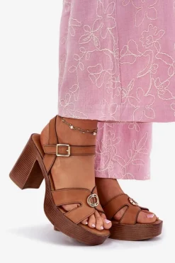 Sandały Damskie Na Słupku Ze Złotą Ozdobą Camel Nusorilis