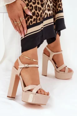 Sandały Damskie Na Wysokim Słupku I Platformie Lakierowane Beżowe Jovenes