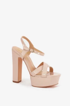 Sandały Damskie Na Wysokim Słupku I Platformie Lakierowane Beżowe Jovenes