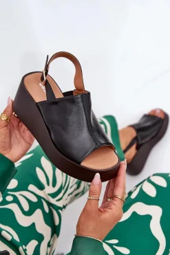 Sandały Damskie Z Eko Skóry Na Platformie I Koturnie Czarne Leaniria