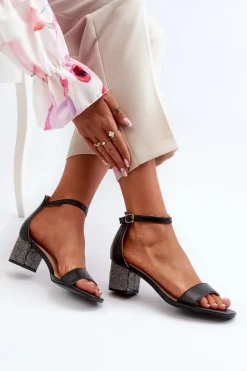Sandały Damskie Z Eko Skóry Na Zdobionym Obcasie Czarne Wiatalia