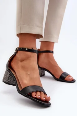 Sandały Damskie Z Eko Skóry Na Zdobionym Obcasie Czarne Wiatalia