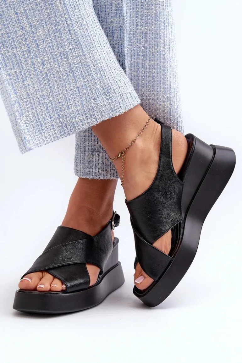 Sandały Damskie Z Eko Skóry Na Platformie I Koturnie Czarne Vaiara
