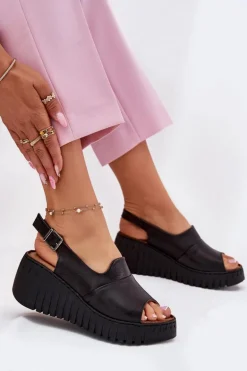 Sandały Damskie Z Naturalnej Skóry Na Koturnie Artiker 54C0791 Czarne