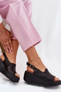 Sandały Damskie Z Naturalnej Skóry Na Koturnie Artiker 54C0791 Czarne