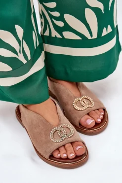 Sandały Damskie Z Ozdobą Na Płaskim Obcasie Eko Zamszowe Ciemnobeżowe Ralisses