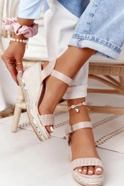 Sandały Na Koturnie Z Cekinami Beżowe Scilla