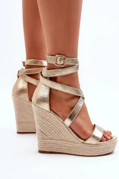 Sandały Na Koturnie Z Plecionką Złote Salthe
