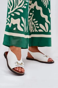 Sandały Na Płaskim Obcasie Z Ozdobą Eko Skóra Białe Tillireta