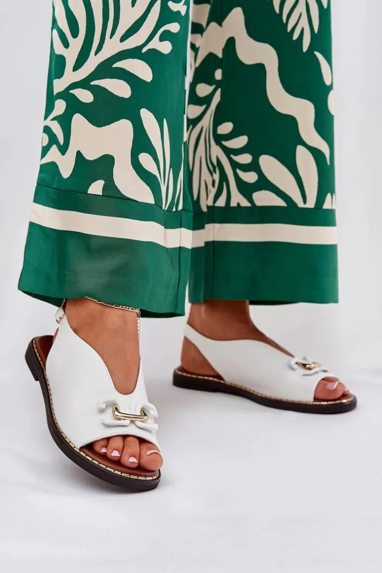 Sandały Na Płaskim Obcasie Z Ozdobą Eko Skóra Białe Tillireta