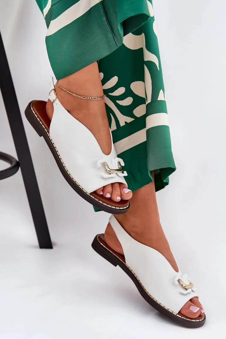 Sandały Na Płaskim Obcasie Z Ozdobą Eko Skóra Białe Tillireta