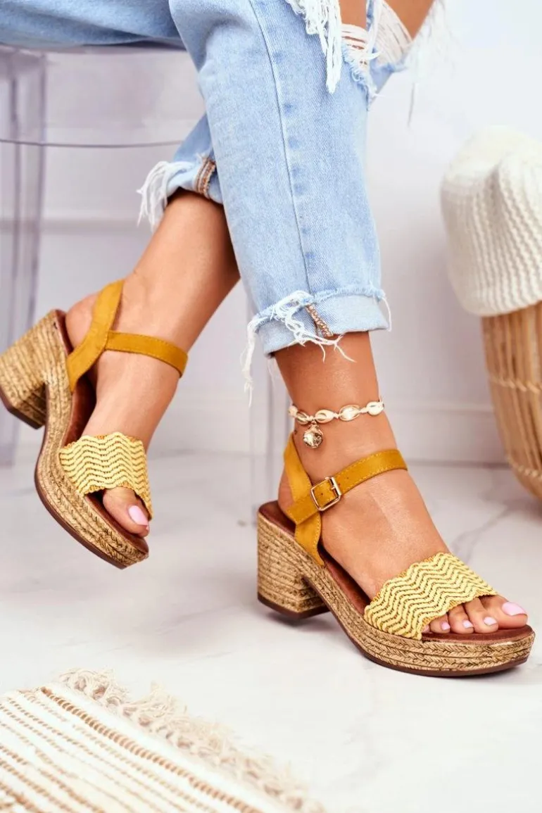 Sandały Na Plecionej Platformie Żółte Fobi