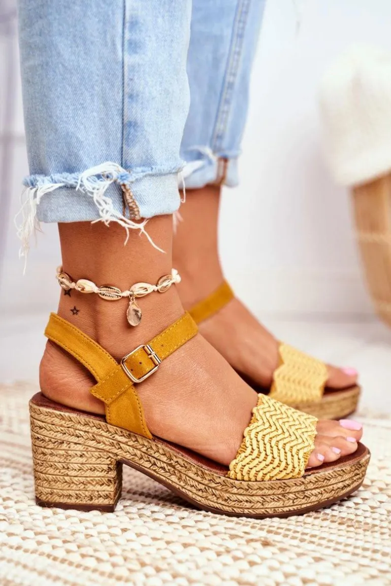 Sandały Na Plecionej Platformie Żółte Fobi