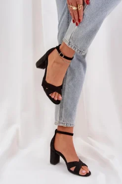 Sandały Na Słupkowym Obcasie Z Eko Zamszu Czarne Saniffia