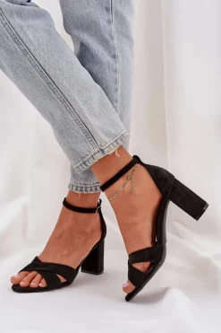 Sandały Na Słupkowym Obcasie Z Eko Zamszu Czarne Saniffia