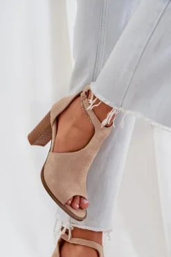 Sandały Na Słupku Z Eko Zamszu Beżowe Lanadriena