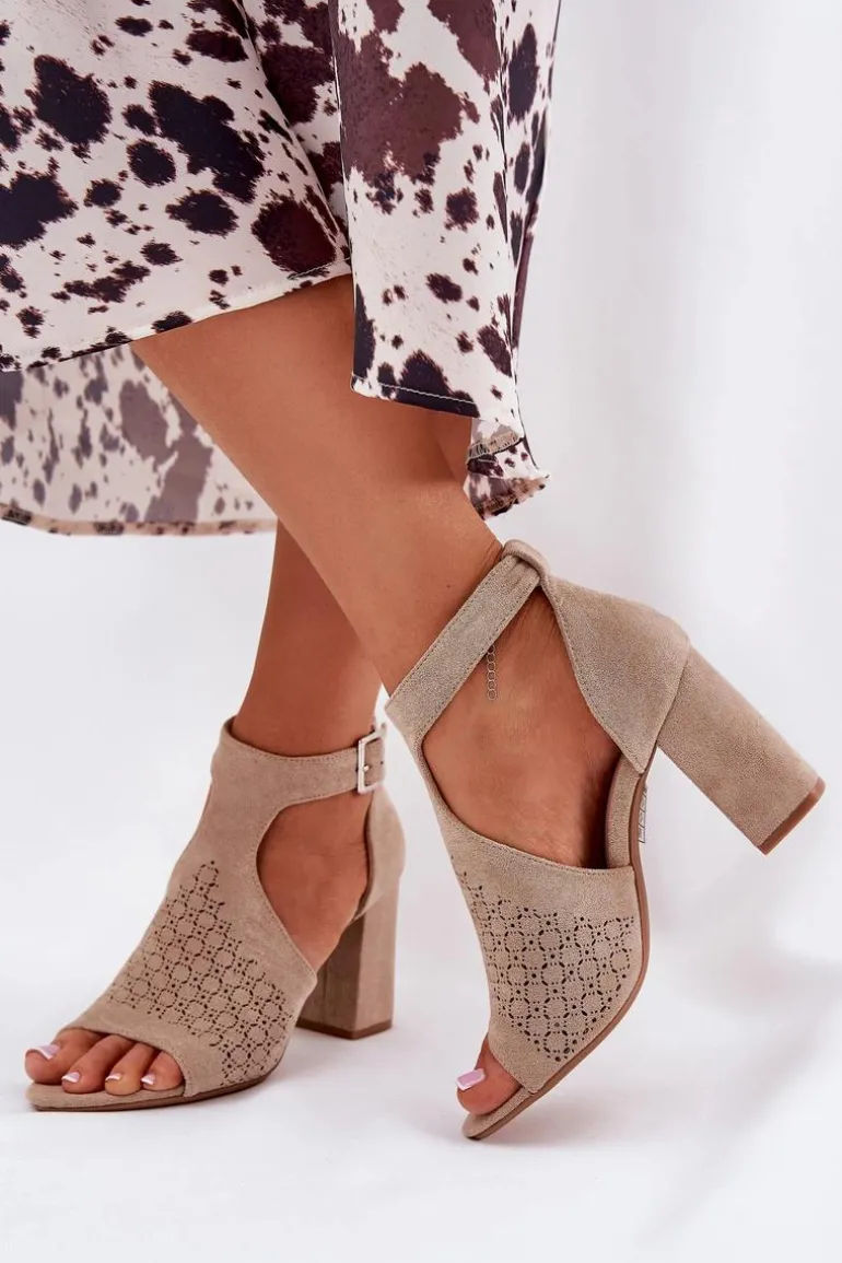 Sandały Z Ażurowym Wzorem Na Słupku Eko Zamszowe Beżowe Helori