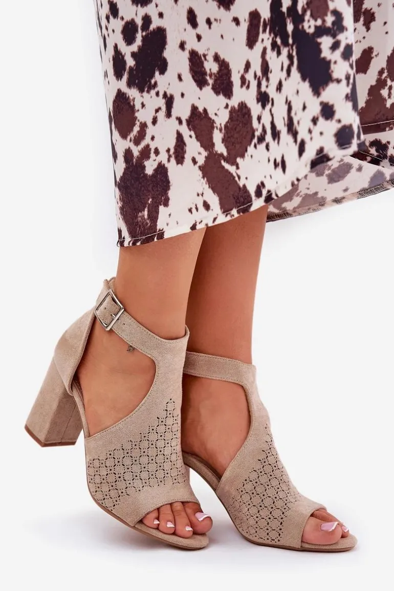 Sandały Z Ażurowym Wzorem Na Słupku Eko Zamszowe Beżowe Helori