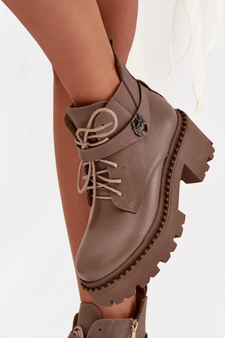 Skórzane Botki Damskie Na Klocku Z Ozdobnym Paskiem Ocieplane Zazoo 60557 Ciemnobeżowe