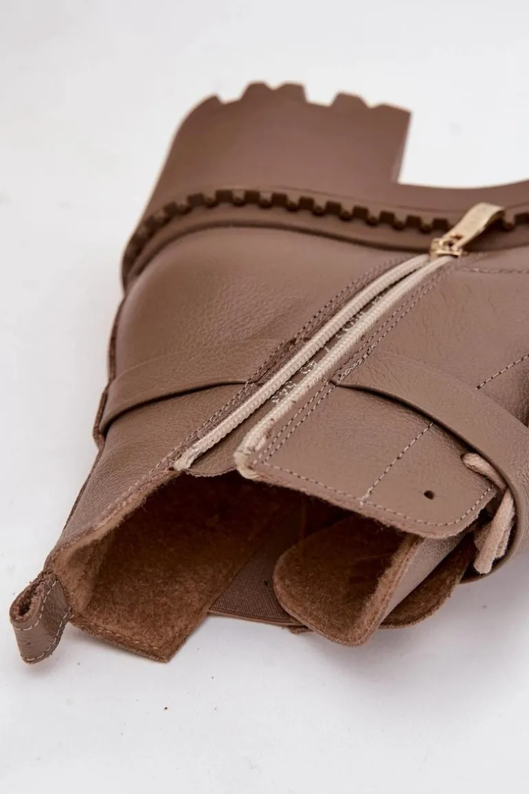 Skórzane Botki Damskie Na Klocku Z Ozdobnym Paskiem Ocieplane Zazoo 60557 Ciemnobeżowe