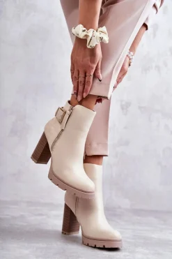 Skórzane Botki Na Obcasie Z Ozdobnym Zamkiem Beżowe Rosita