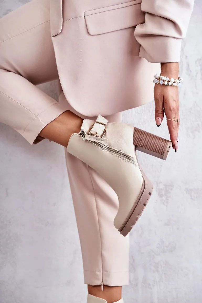 Skórzane Botki Na Obcasie Z Ozdobnym Zamkiem Beżowe Rosita