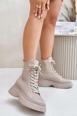 Skórzane Botki Na Platformie Na Zamek Z Ozdobną Kłódką CheBello 4517 Beżowe