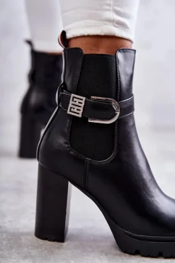 Skórzane Botki Na Słupku Z Ozdobnym Paskiem Czarne Maresol