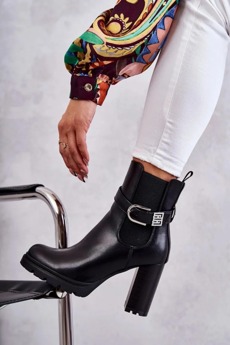 Skórzane Botki Na Słupku Z Ozdobnym Paskiem Czarne Maresol
