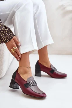 Skórzane Czółenka Na Słupku Ze Złotą Ozdobą Laura Messi 2861 Bordowe