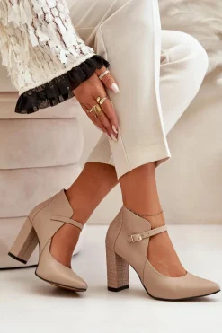 Skórzane Czółenka Z Noskami W Szpic Na Słupku Beżowe Laura Messi 2832