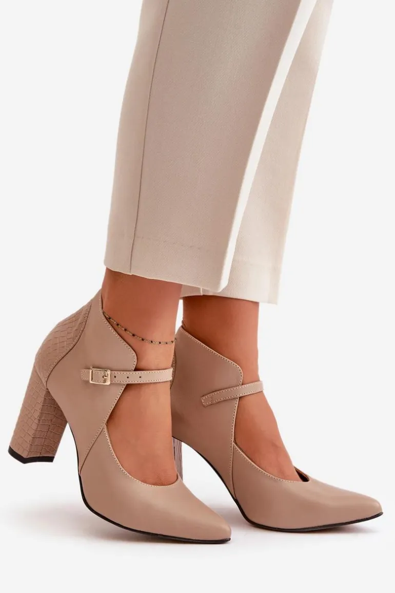 Skórzane Czółenka Z Noskami W Szpic Na Słupku Beżowe Laura Messi 2832