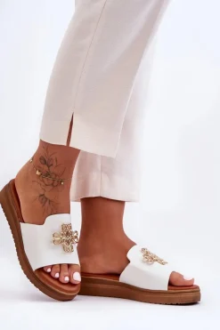 Skórzane Damskie Klapki Na Platformie z Ozdobą Białe Azera