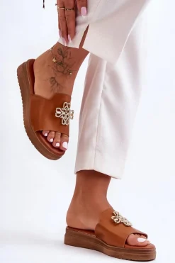 Skórzane Damskie Klapki Na Platformie z Ozdobą Brązowe Azera