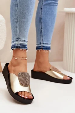 Skórzane Damskie Klapki Z Ozdobą KV51-028 Złote