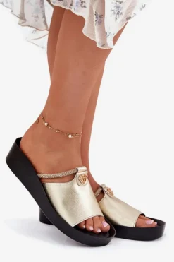 Skórzane Damskie Klapki Z Ozdobnym Paskiem KV51-034 Złote